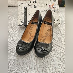 NEW! Chinese Laundry black wedge. 8.5